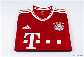 Für die königsklasse der saison 2012/2013 erhält der fc bayern münchen ein neues jersey mit einem. Bayern 2013 Kit Jersey On Sale