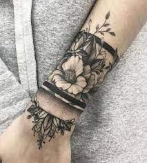 Tato bunga terung atau bunga terong dengan gambar tali nyawa (bentuk usus pada katak) dibagian tengahnya merupakan penanda bahwa seorang lelaki dari suku dayak telah memasuki masa usia dewasa. 11 Gambar Tato Bunga Teratai Di Punggung Koleksi Tato Bunga For Android Apk Download Source Apkpure Com Desain Tato Bunga Ter Tato Tangan Tato Tato Bunga