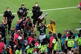 Este partido entre palmeiras vs santos por la final de la copa libertadores la podremos disfrutar el día de hoy sábado 30 de enero 2021, partido que se disputará en el estadio maracaná a las 14:00 horas horario del centro de méxico también lo puedes ver por. Palmeiras Campeon De La Copa Libertadores 2020 Las Mejores Imagenes De Su Celebracion Fotos Rpp Noticias