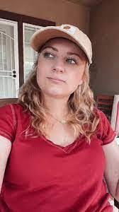 Danielle Hellwig's Instagram, Twitter & Facebook