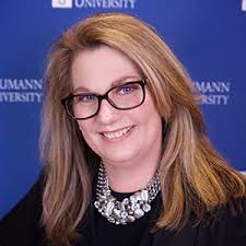 Alumni Association Honors 12 at Awards Ceremony