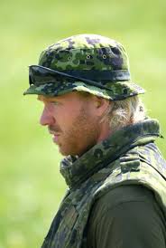 Are there any armed forces in the world that allow men to grow their hair? 