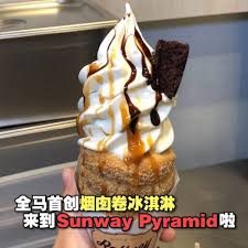 Besides of chilly desserts, hot food such as onigiri are made available. Rollney Sunway Pyramid Petaling Jaya Malaysia Travelopy