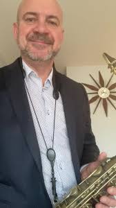 Christmas in my old-ish midwest home 🎄