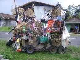 Indonesia's 'vespa extreme' brotherhood in endless race to stand out with modified classic bikes. Pin Oleh Ismail Bagus Di Vespa Extreme