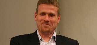 Tom Behnke køber torturkabine til kontoret