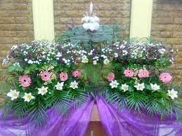 Rangkaian bunga tersebut didekorasi oleh tangan ahli dengan rangkaian segar dan indah. Rangkaian Bunga Yang Menggambarkan Firman Tuhan Arti Rangkaian Bunga Di Altar Nya Pada Minggu Pal Rangkaian Bunga Bunga Altar
