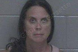 Elizabeth Mustard's Instagram, Twitter & Facebook