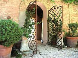 Outdoor Fence Design Protection And Garden Decoration Deco Diy Decoration Trend Diyyourself Gift Ide Wall Trellis Garden Structures Small Garden Design