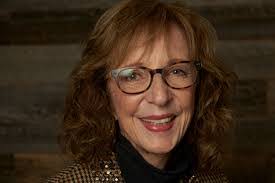 Sarah Frank's Instagram, Twitter & Facebook