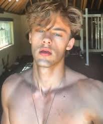 Demi Carson's Instagram, Twitter & Facebook