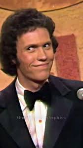 Billy Crystal does an unbelievable impression of Muhammad Ali, while Ali,  who's sitting right beside him, cries from laughter, 1976. : r/OldSchoolCool