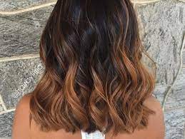 Ce tie and dye ira tout à fait aux chevelures châtain foncé. Ombre Hair 20 Idees Pour Succomber A La Tendance