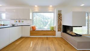 Gemutliches Sitzfenster Zwischen Kuche Und Kamin Haus Ingelfinger Fertighaus Weiss Fertighauser Sitzfenster Haus Kuchen