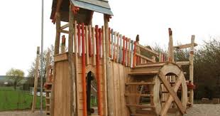 Spielhaus Rabenmuhle Aus Robinie Spielplatz Witzenhausen Hebenshausen Bei Gottingen Spielplatz Robinie Spielgerate Spielplatz