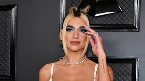 Why y2k hair and makeup could be the biggest beauty trend of 2021. The 90s Hair Trend That S Making A Comeback