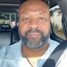 What's the reason for buying a bass with more than 4 strings?