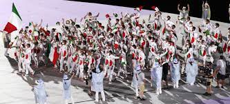 Ottimi risultati in queste olimpiadi stanno arrivando dagli sport di squadra, dove l'italia avrà ai quarti di finale pallavolo (maschile e femminile), basket e pallanuoto. Italia In Bianco Alle Olimpiadi La Discussa Divisa E Il Cerchio Tricolore Ecco Chi E Lo Stilista Gazzetta Del Sud