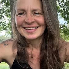 ✨ We are so excited to welcome Tara Graham as a yoga teacher to Grounded!✨  With 20 years of experience as a Wellness Educator and Holistic  Nutritionist, Tara brings a wealth of