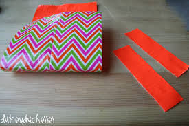 They are going to need something to keep their gift cards and money in for the long haul, so show them how to make a simple duct tape wallet! How To Make A Duct Tape Pocket Wallet Duct Tape Craft Ideas