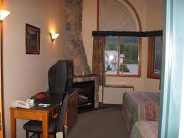 È l'angolo relax, quello dove leggi, quello dove chiacchieri con i tuoi amici, quello dove guardi le tue serie tv preferite: Camera Piu Anticamera Con Divano E Tv E Piccolo Angolo Cucina Picture Of Quality Resort Chateau Canmore Canmore Tripadvisor