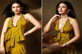 Amyra dastur enticing look in denim. Amyra Dastur Creates A Storm Online With Her Stylish Appearance For Tandav Promotions