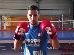Difficile d'exister médiatiquement en pleine coupe du monde de foot et pourtant nos bleuets ont réussi à nous faire vibrer, nous, les passionnés de rugby. Full Contact La Ceinture De Champion Du Monde L Unique Quete Du Sinois Rachid Boudchar
