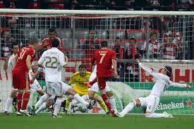Complete overview of bayern munich vs real madrid (champions league final stage) including video replays, lineups, stats and fan opinion. Real Madrid Vs Bayern Munich 2012 Uefa Champions League Semifinal Final Still Up For Grabs Sbnation Com