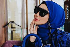 Sekadar info, rozita che wan telah mendirikan rumah tangga bersama zain saidin pada tahun 2013 yang lalu dan dikurniakan seorang cahaya mata iaitu aaisyah dhia rania yang kini berusia tujuh tahun. Macam Tercekik Sudu Menyanyi Ke Bercakap Tu Rozita Che Wan Sindir Pereka Fesyen Di Ig