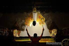 Kesenian wayang utawa ringgit menika salah satunggaling kesenian jawa, kesenian ringgit menika sampun wonten saderengipun kebudayaan hindu mlebet ing indonesia lan wiwit berkembang ing jaman hindu jawa. Asal Usul Dan Sejarah Singkat Wayang Kulit Jelajah Nusantara
