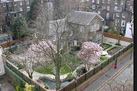 The beautifully furnished london lodge hotel was originally built in 1880 as two distinctive and gracious victorian residences. Freddie Mercurys House Garden Lodge Kensington England Casa De Freddie Mercury Freddie Mercury Mercury