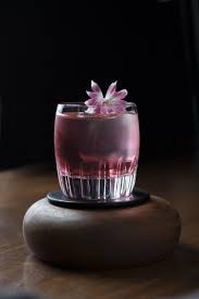 Add flower to champagne flute, then your favourite bubbly and a dash of natural hibiscus syrup from the jar. Milk Clarified Tropical Gin Cocktail With Hibiscus Caramelized Bananas Caramelized Bananas Gin Cocktails Grapefruit Gin Cocktail