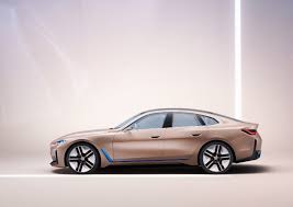 The 2020 bmw i8 boasts outside the box styling and a plug in powertrain that saves fuel but it lacks the performance of more exotic sports cars. Bmw Stellt Konzeptstudie Des I4 Vor Konkurrenz Zum Tesla 3 Ingenieur De