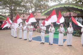 Banyak bantuan dari para dermawan yang sudah sampai dan dikelolakan oleh relawan smekma baik berupa uang, sembako, pakaian, bahan untuk. Smkn 1 Martapura Edumor Com