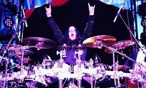 Joey jordison, fundador de la banda de heavy metal slipknot, murió a los 46 años, anunció su familia en un comunicado este martes. E14z7o9kwpb2dm