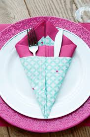 Les serviettes en tissu ne sont pas les seules idéales pour le pliage et la réalisation de multiples figurines mignonnes. Pliage Serviette Range Couverts Sakarton