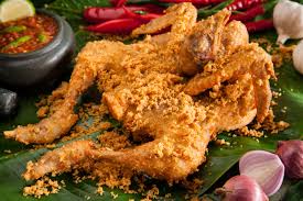 Klo bumbunya masih cukup basah, masak lagi hingga airnya kering menguap sambil di aduk2. Resep Ayam Goreng Kremes Bumbu Kuning Yang Enak