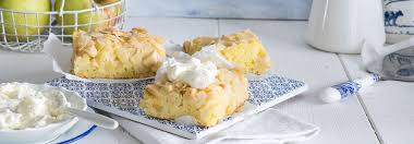 Buttermilchschnitten Mit Apfeln Rezept Genaue Anleitung Einfach Erklart Wir Machen Uns Mehr Aus Milch Jetzt Klick Backrezepte Lebensmittel Essen Backen