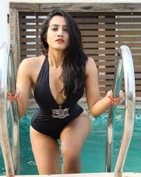 Amika Shail Crosses All Limits Given Intimate Scene In Gandi Baat See | My  XXX Hot Girl