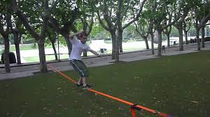 Trucos En La Cinta De Equilibrio Ancha Slackline Youtube