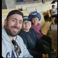 Le plus grand serpent ou le serpent le plus venimeux: qui sortira gagnant  de ce combat? Le cliché d'un affrontement entre un cobra royal et un python  réticulé a été posté sur