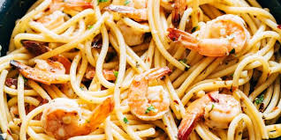 500 g spaghetti 1 kg seafood (udang, sotong dan kepah) 1 cawan minyak zaitun (olive oil) 3 ulas bawang putih (dihiris) 3 sudu besar chili flakes 3 sudu besar oregano flakes 3 sudu besar parsley flakes 1. Resepi Spaghetti Aglio Olio Seafood Yang Mudah Dan Pasti Menyelerakan Daily Makan