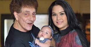 Punya Anak di Usia 73 Tahun, Ahmad Albar Dipanggil 'Papa Eyang' : Okezone  Celebrity