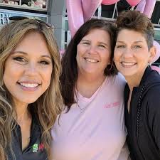 Our hearts are full after an incredible few days at the Seattle/King County  Clinic! Our Kaiser Permanente volunteers showed up with compassion, energy,  and a whole lot of heart. Thank you to