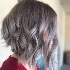 Lo stile dei capelli grigi e bianchi è diventato molto popolare negli ultimi anni, diventando una vera tendenza. Le 7 Migliori Tinte Per Sfoggiare I Capelli Grigi Rimedio Naturale