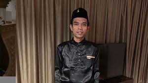 Kabar pernikahan ustaz abdul somad dengan gadis asal jombang yang masih berusia 20 tahun beredar beredar foto calon istri ustaz abdul somad yang akan dinikahi pada mei 2021 mendatang. Uas Cerai Ini 7 Poin Klarifikasi Abdul Somad Seleb Tempo Co