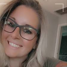 Toshia Davis's Instagram, Twitter & Facebook