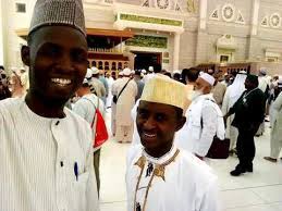 Download autan sidi 2021 sabuwar qasida annabine yakira kaunu baiyi rakiba majalasin autan sidi ajinsa daban. Almajirin Ma Aiki Na Sidi Da Autan Sidi Sun Rera Qasidar Madina Akwai Dadi A Madina Youtube