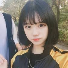 It is sort of a longer modern bowl cut with curtain bangs and a clean back that can be worn on all occasions and. 30 Cute And Chic Ways To Have Short Hair With Bangs Checopie