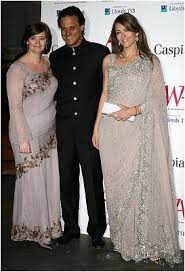Elizabeth Hurley In Sari Dresses Pictures Octovianablog Sari Dress Dress Picture Dresses